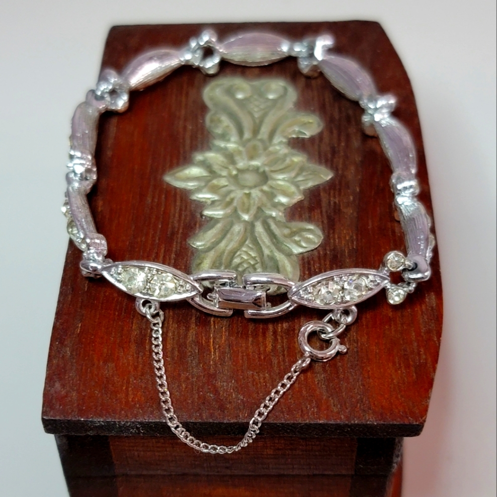 Vintage Sarah Coventry 1970 rhinestone bracelet with safety chain